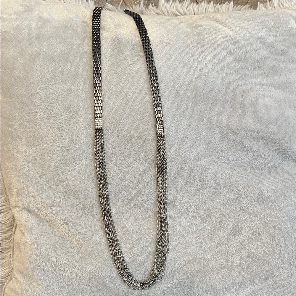 Elegant Silver Necklace GUC